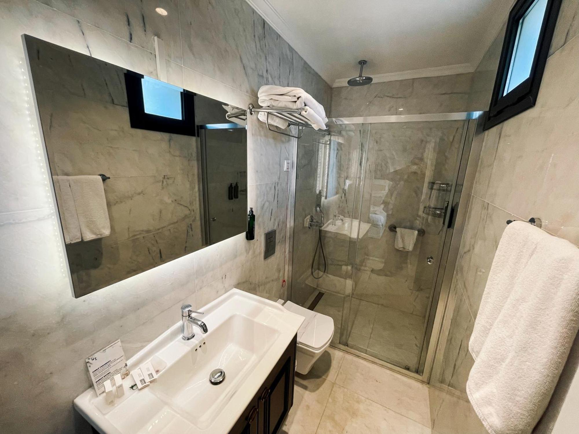 Dbd Hotel Bayrakli Ізмір Екстер'єр фото